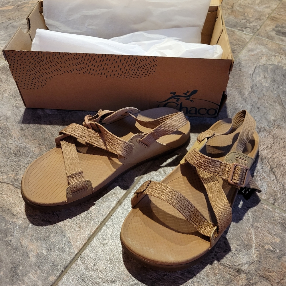 Womens chacos sandals size 9 tan